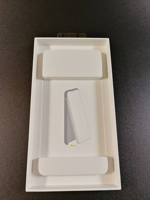 iPhone11 Pro Max Apple純正レザーケース サドルブラウンを取り出した後の箱の画像