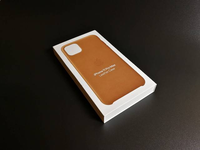 iPhone11 Pro Max Apple純正レザーケース サドルブラウンの外箱画像