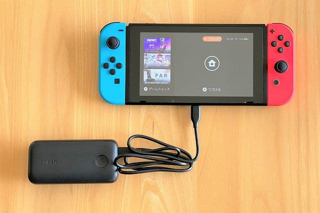 Anker PowerCore 10000 PD Reduxを使ってスイッチを充電している様子