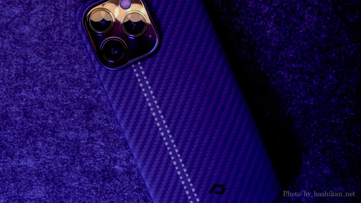 PITAKA MagEZ Case2を装着したiPhone13Proをエモく撮影した画像