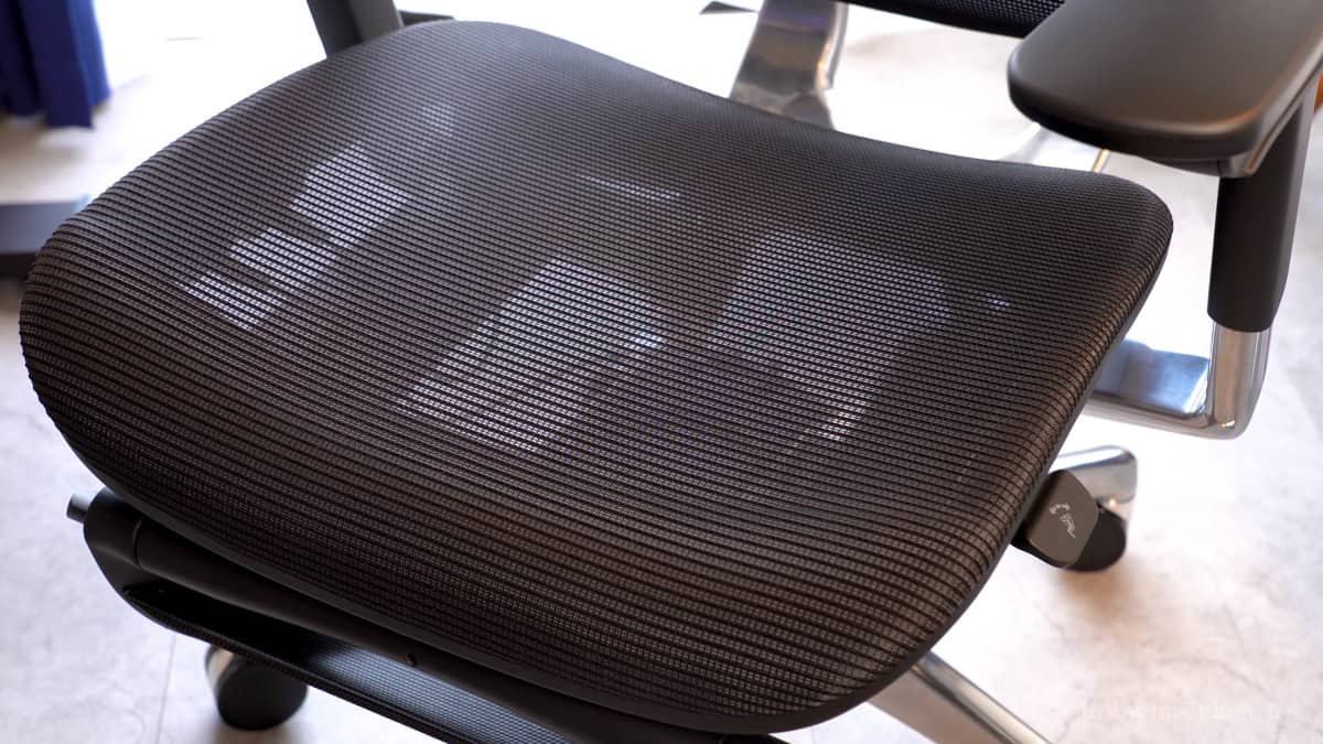 COFO Chair Premiumのメッシュ素材でできた座面