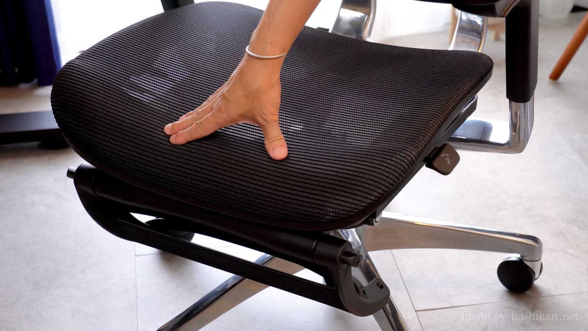 COFO Chair Premium の座面の膝裏部分のクッション性