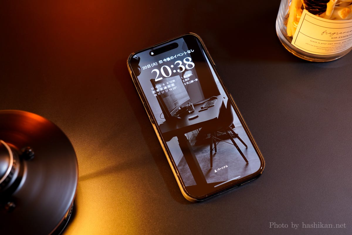 PITAKA MagEZ Case3 のラプソディーを装着したiPhone 14 Proのディスプレイ面