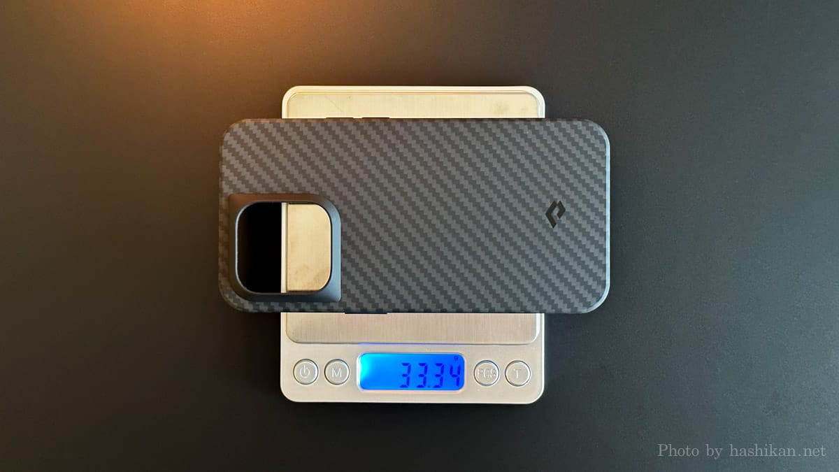 PITAKA MagEZ Case Pro3 の重さを計測している画像